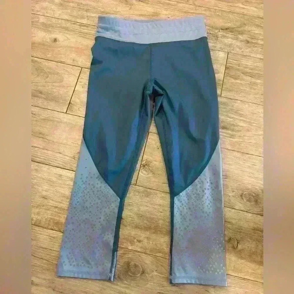 Fabletics Blue Ella Ultracool Shine Reflective Dot Mid-Rise Crop Leggings Small - Picture 1 of 5